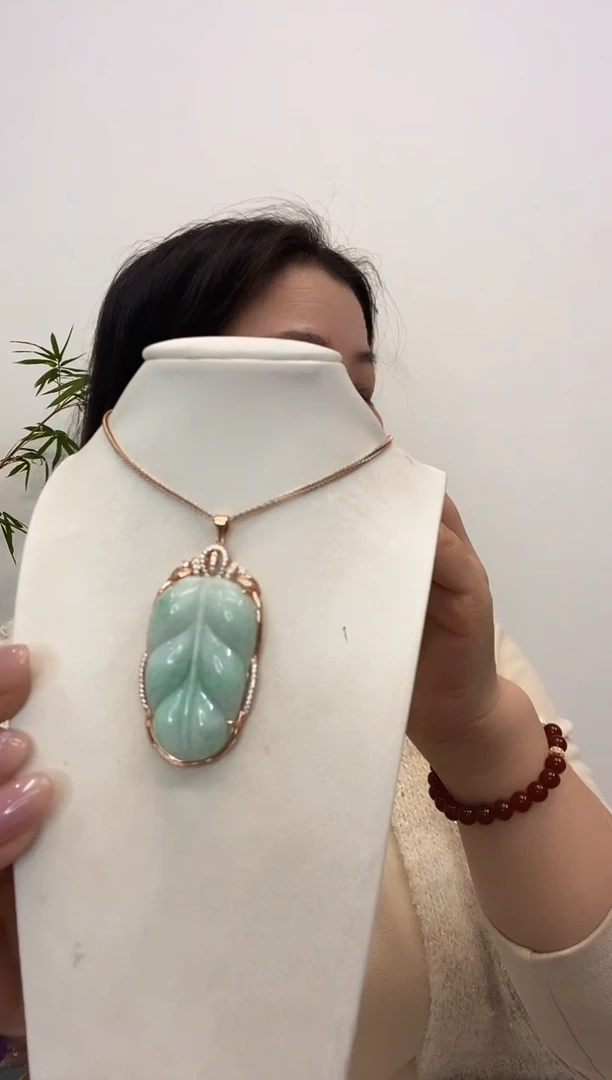 【闪购商品】翡翠吊坠(赠链)银S925镶嵌叶子玫瑰边