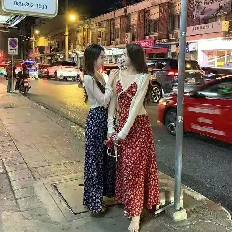 显瘦碎花连衣裙拼接夏季气质外穿辣妹网红长裙吊带性感吊带裙