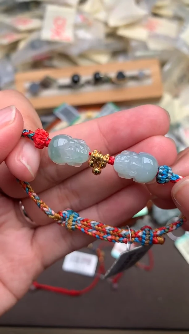 翡翠挂件未镶嵌 —