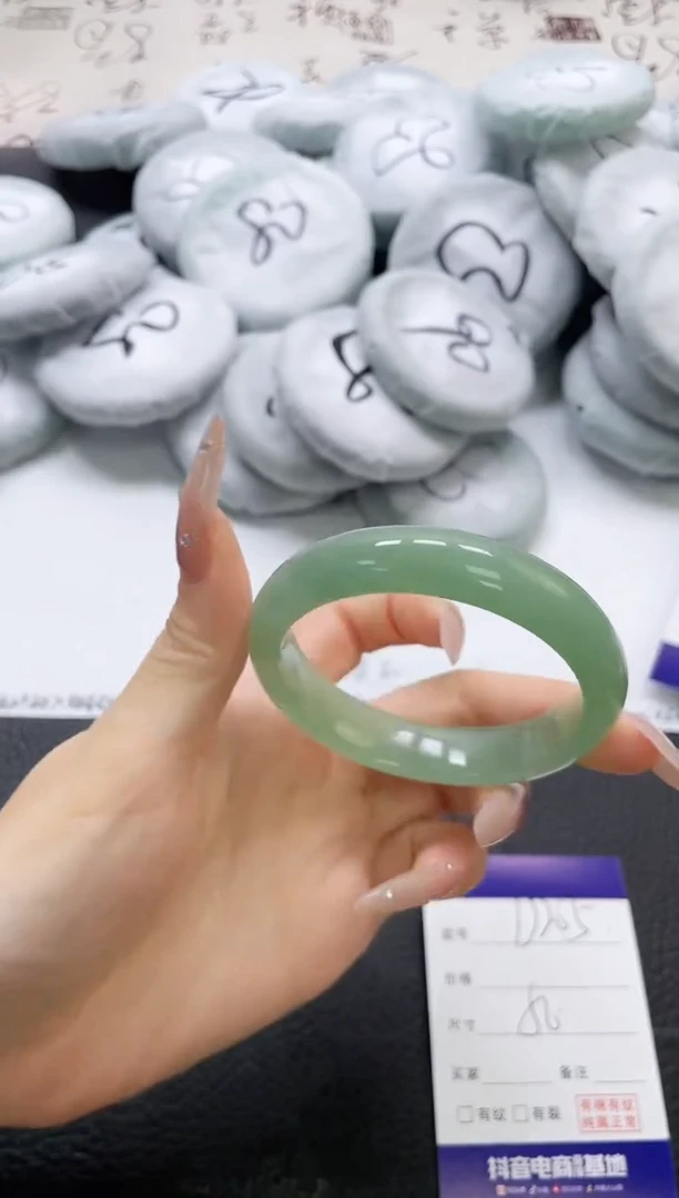 未镶嵌手镯石英质玉205-56