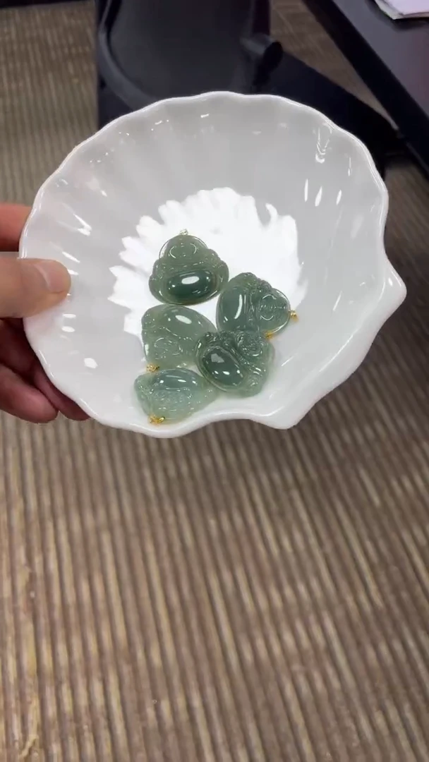 颈饰18K金镶嵌翡翠佛公CHH-多样性发货