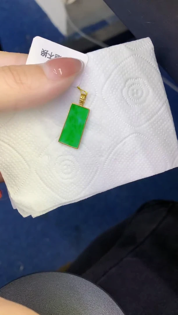 颈饰18K金镶嵌翡翠缅甸天然翡翠a货