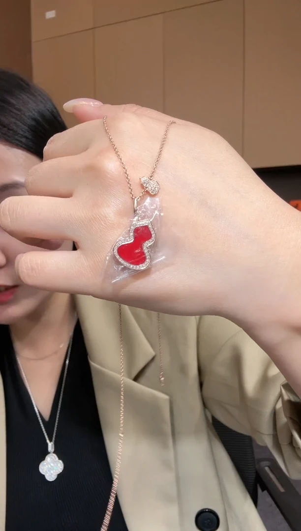 【闪购商品】钻石套链18K金镶嵌红葫芦套链