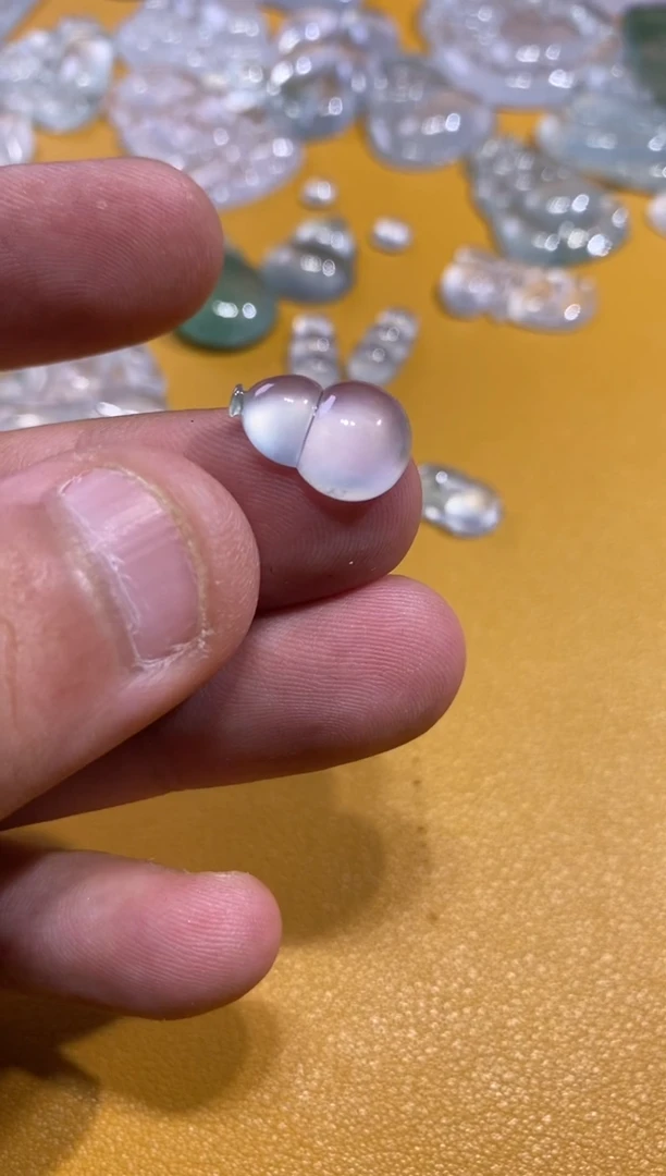 翡翠未镶嵌颈饰葫芦3480