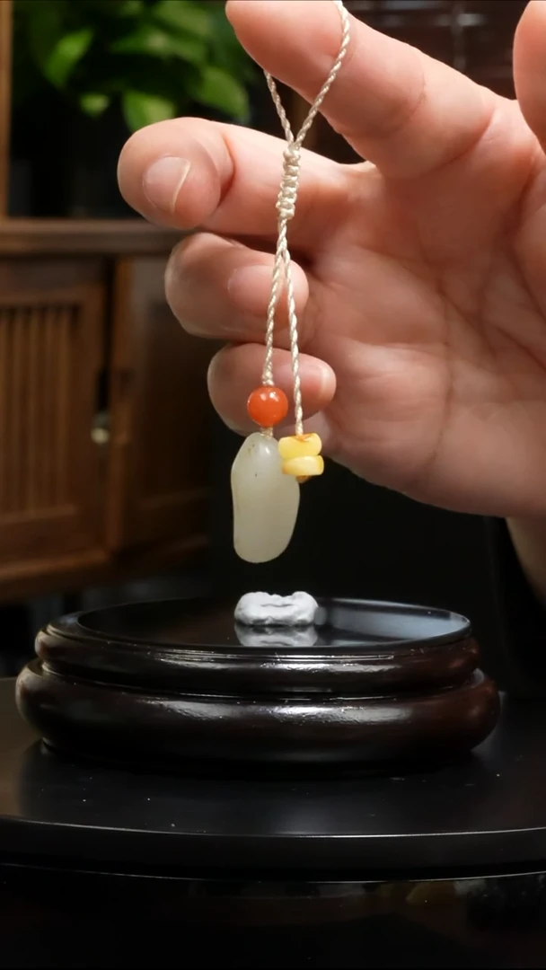 【闪购商品】和田玉吊坠(不含链)未镶嵌4.6克和田玉原石