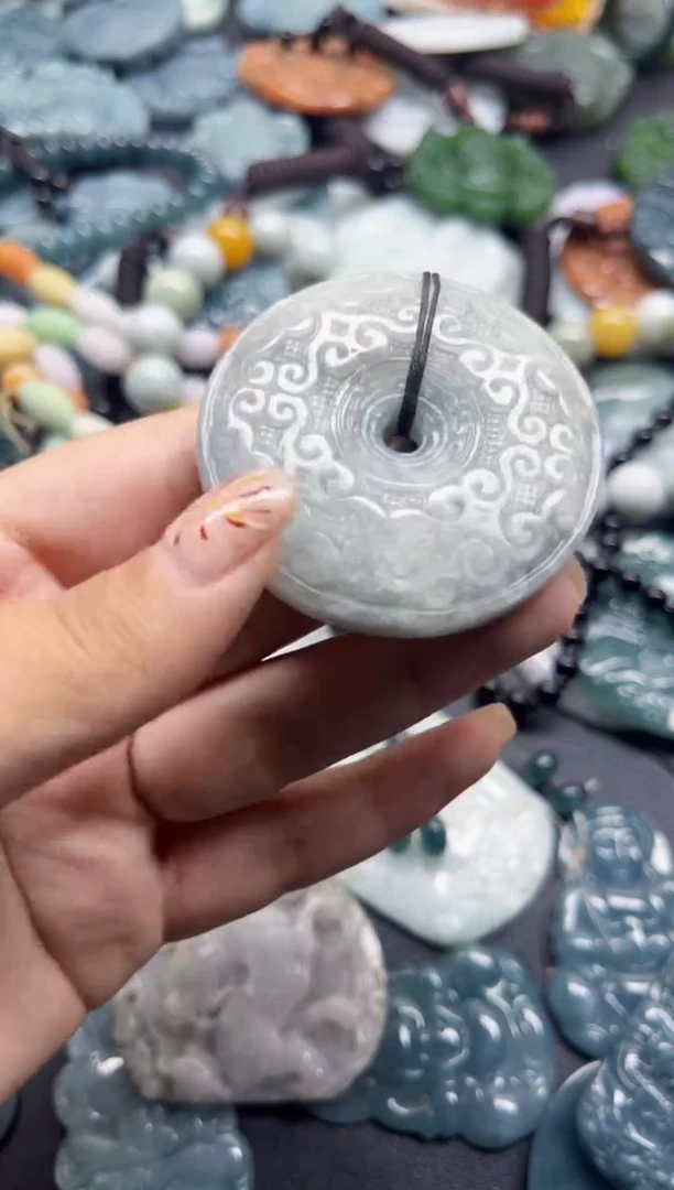 【闪购商品】翡翠吊坠(不含链)未镶嵌翡翠