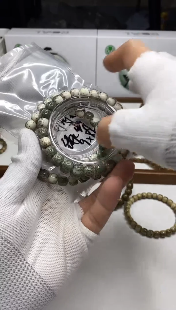 星月菩提手串138 石玉料绿背河豚9*8mm礼盒