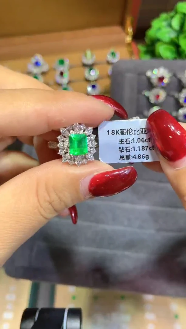 18K金镶嵌戒指祖母绿1.06ct