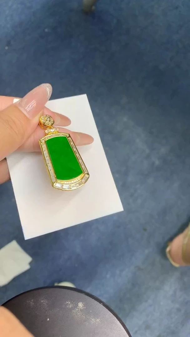 颈饰未镶嵌翡翠1