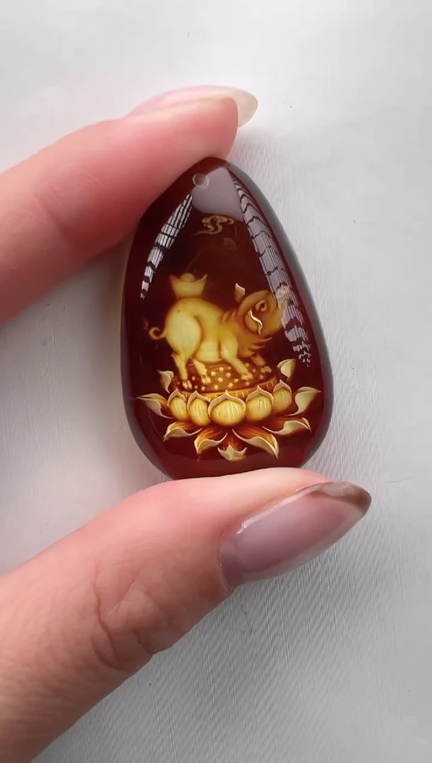 琥珀颈饰未镶嵌小猪