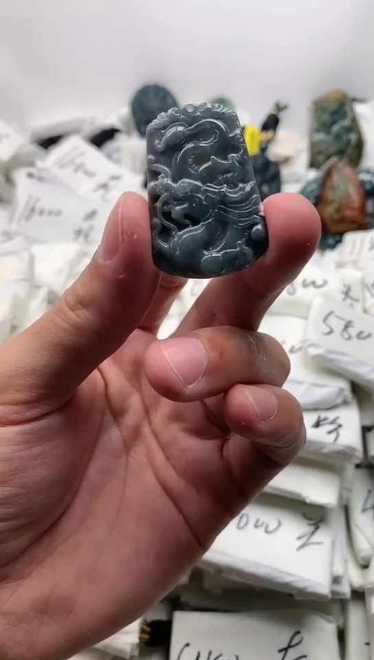 翡翠未镶嵌颈饰龙牌【品质一般介意慎拍】
