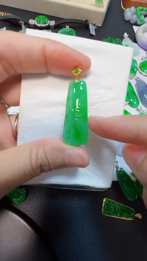 吊坠(不含链)18K金镶嵌翡翠2800