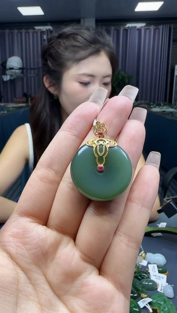 和田玉18K金镶嵌挂件1