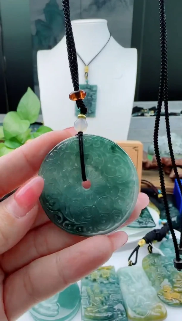 【闪购商品】翡翠颈饰未镶嵌多样性随机一件发货