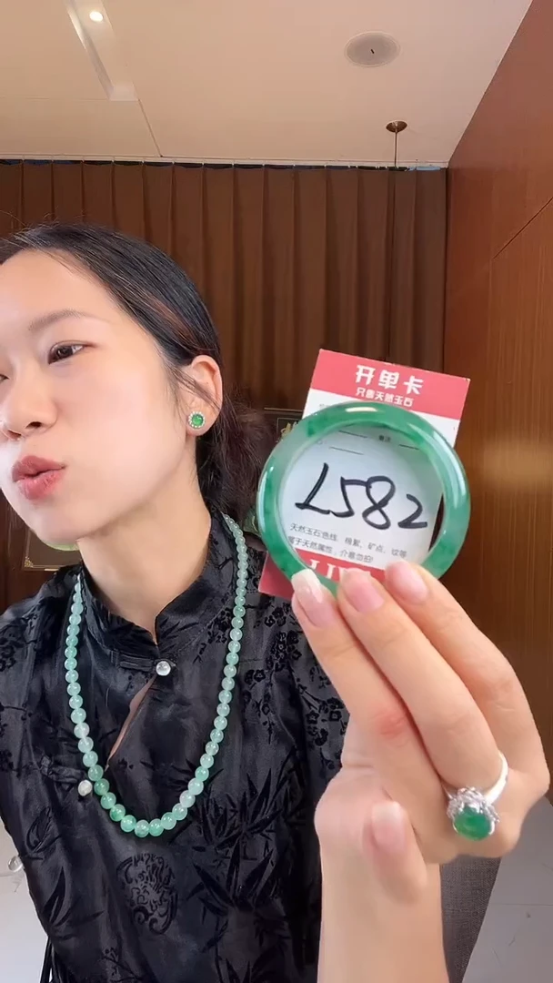 未镶嵌手镯石英质玉非洲翠