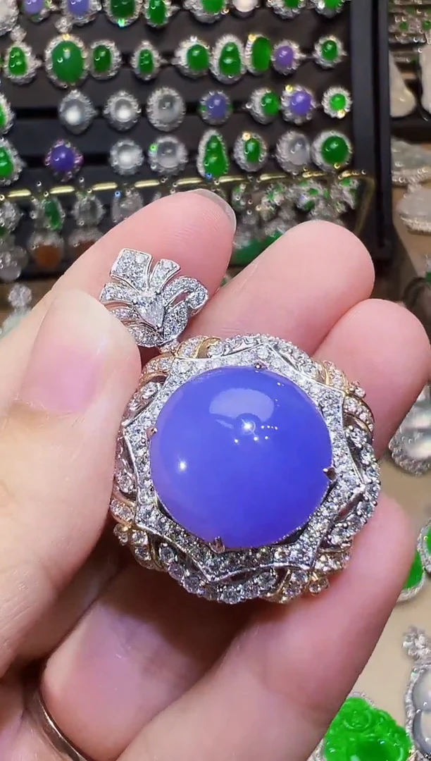 颈饰18K金镶嵌翡翠森*蛋面