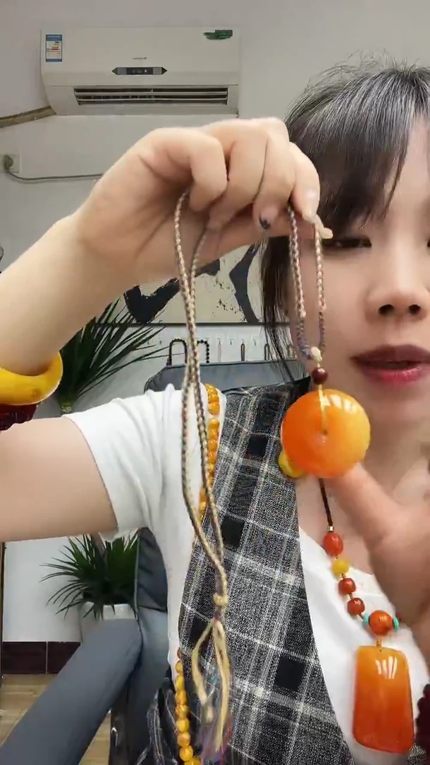未镶嵌颈饰琥珀00000000074