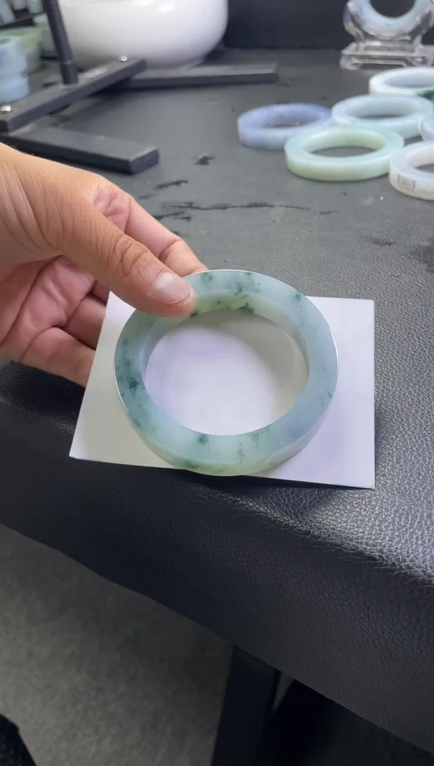 未镶嵌手镯定制翡翠手镯