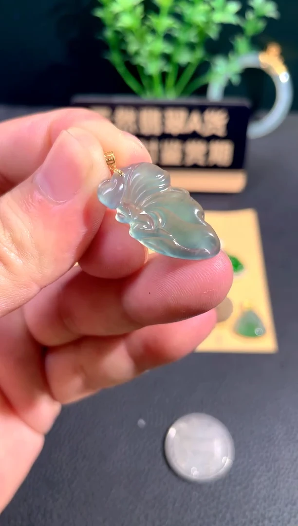 颈饰18K金镶嵌翡翠翡翠