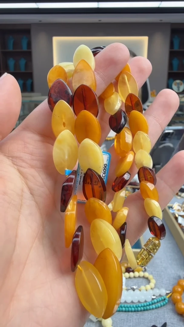 琥珀颈饰未镶嵌168秒拍号 假一罚三