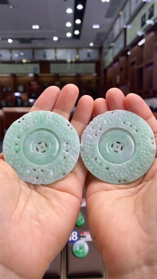 翡翠未镶嵌颈饰花件多样性发一件