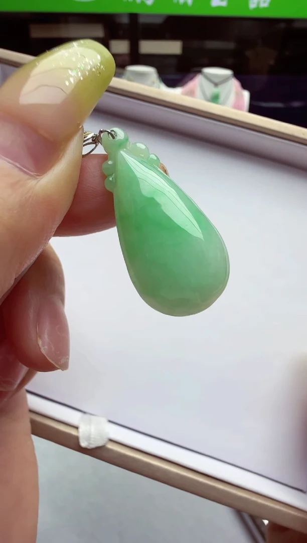 翡翠18K金镶嵌颈饰多样性发其一