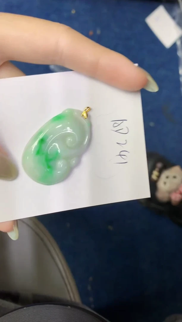 翡翠18K金镶嵌颈饰缅甸天然翡翠A货