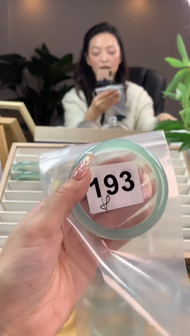 【闪购商品】玛瑙/玉髓手镯未镶嵌193微瑕