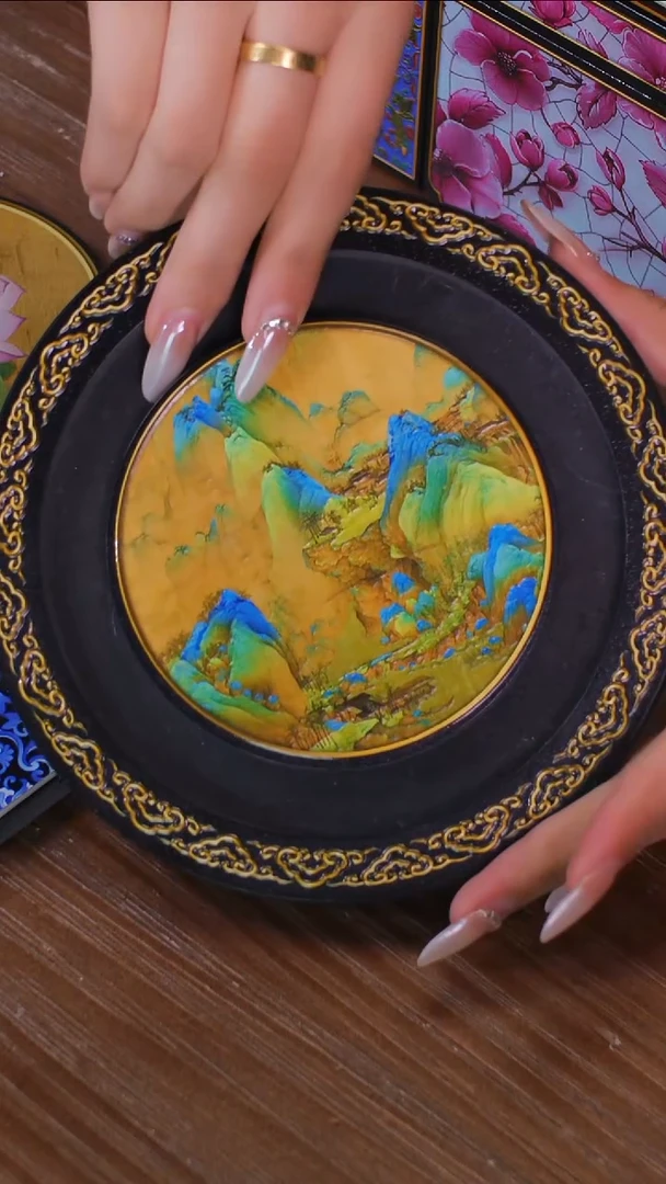 壹藏贰宝千里江山图案小壶承