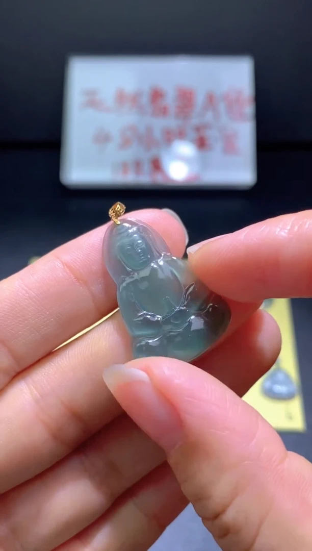 翡翠18K金镶嵌颈饰翡翠吊坠