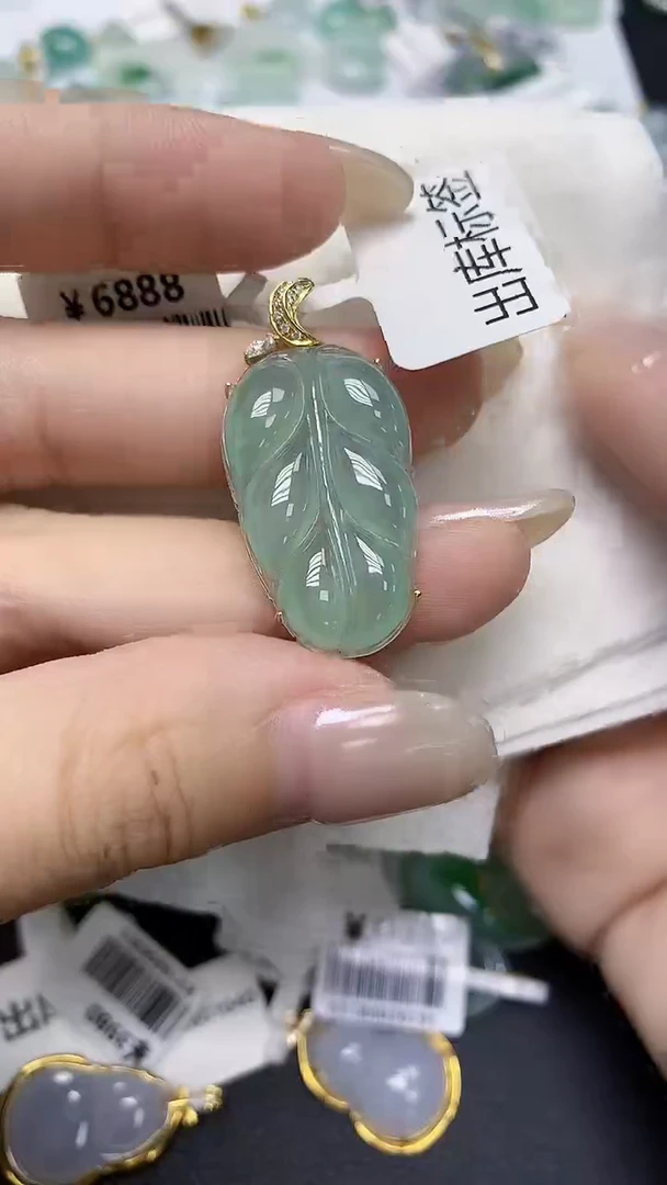 翡翠18K金镶嵌颈饰天然缅甸翡翠A货