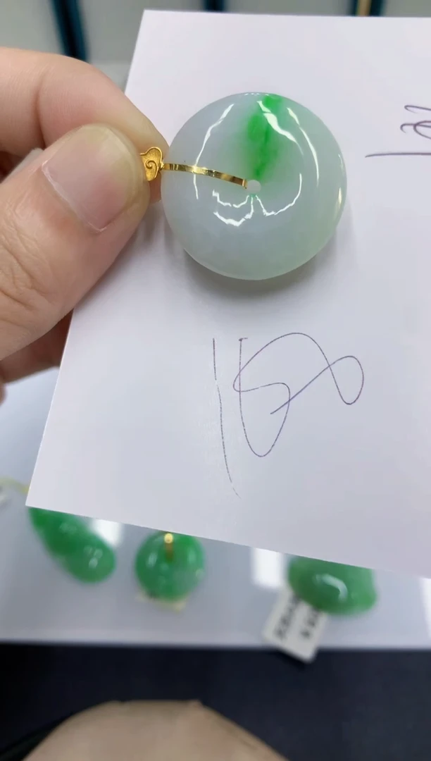 颈饰18K金镶嵌翡翠翡翠