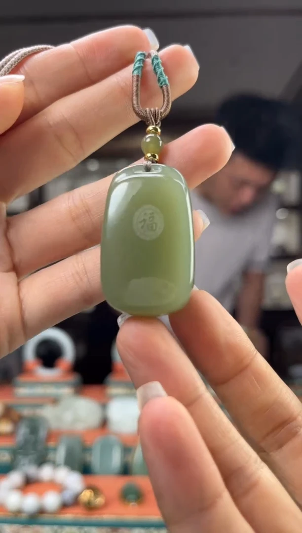 和田玉未镶嵌颈饰佩佩