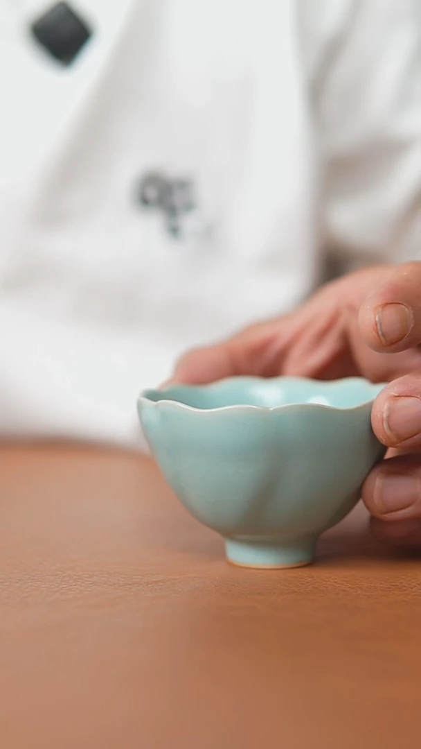 瓷片仿古天青花口杯瑕