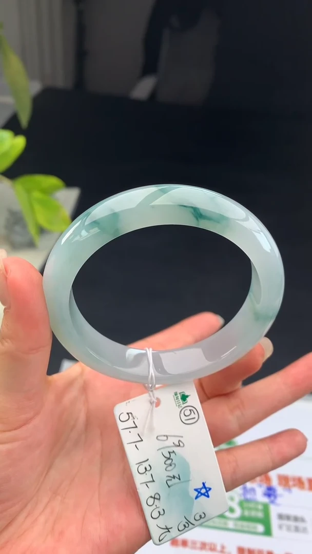 【闪购商品】翡翠手镯未镶嵌女神节#送礼#，下单联系客服核对地址~