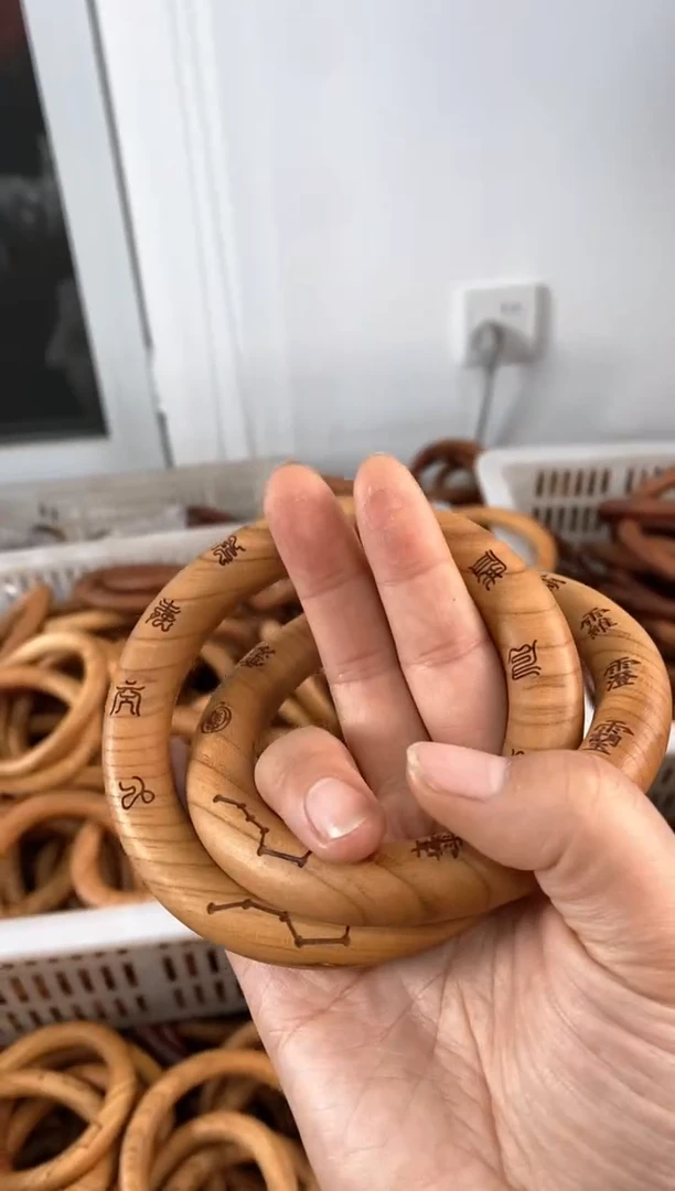 【闪购商品】木桃木微瑕刻字75乾坤圈随机发货