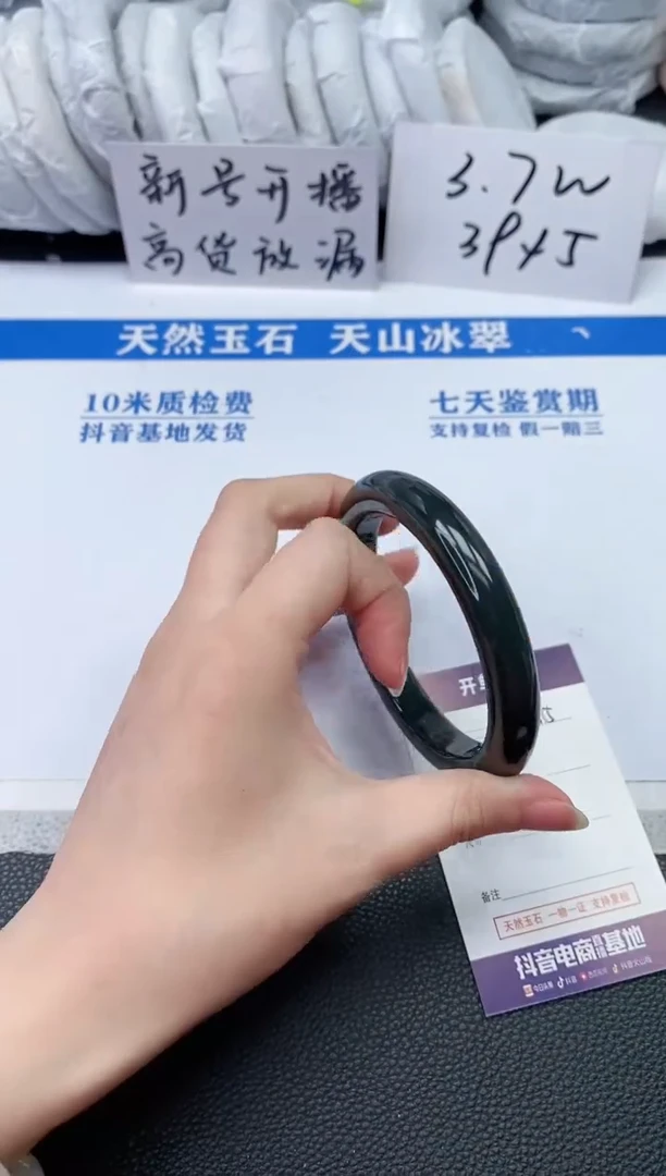 【闪购商品】和田玉手镯未镶嵌T65
