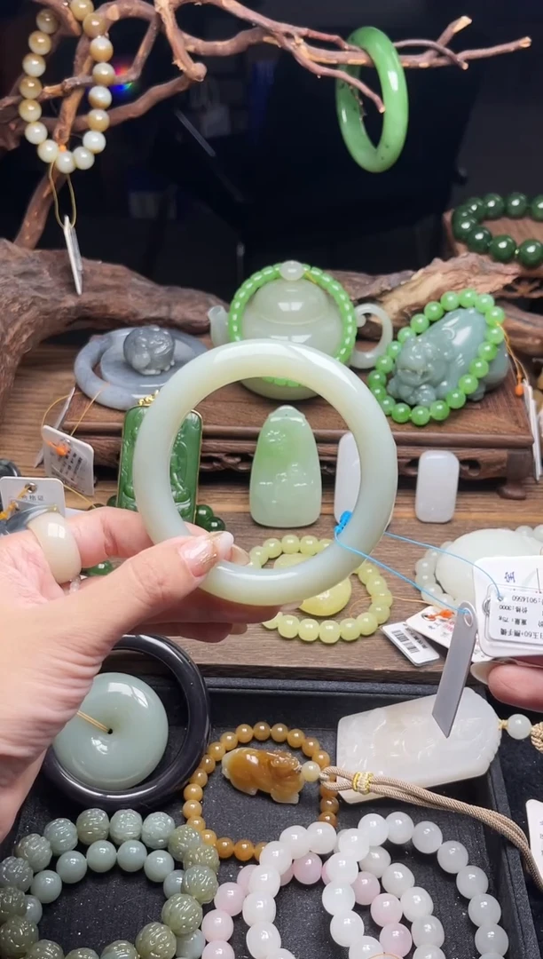 未镶嵌手镯和田玉且末青白 60圈9014560