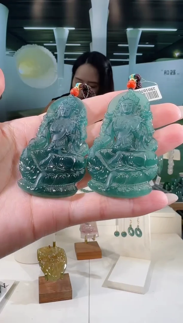 翡翠未镶嵌吊坠(不含链)纯天然A货翡翠度母（多样性发其一）
