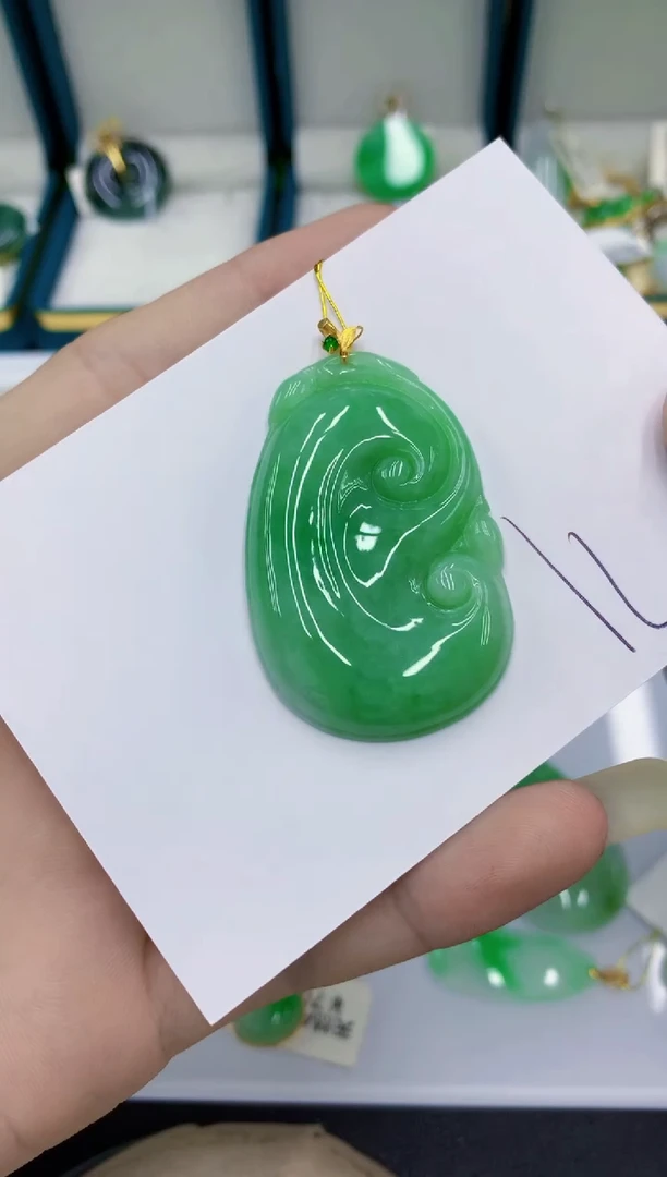 颈饰18K金镶嵌翡翠翡翠