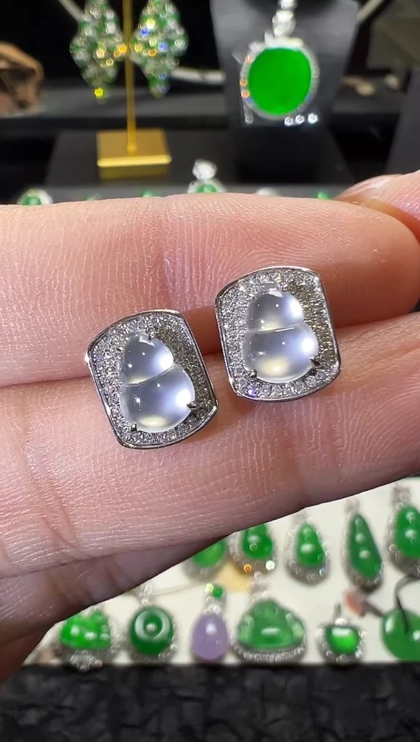 18K金镶嵌翡翠耳钉高冰玻璃种葫芦耳钉