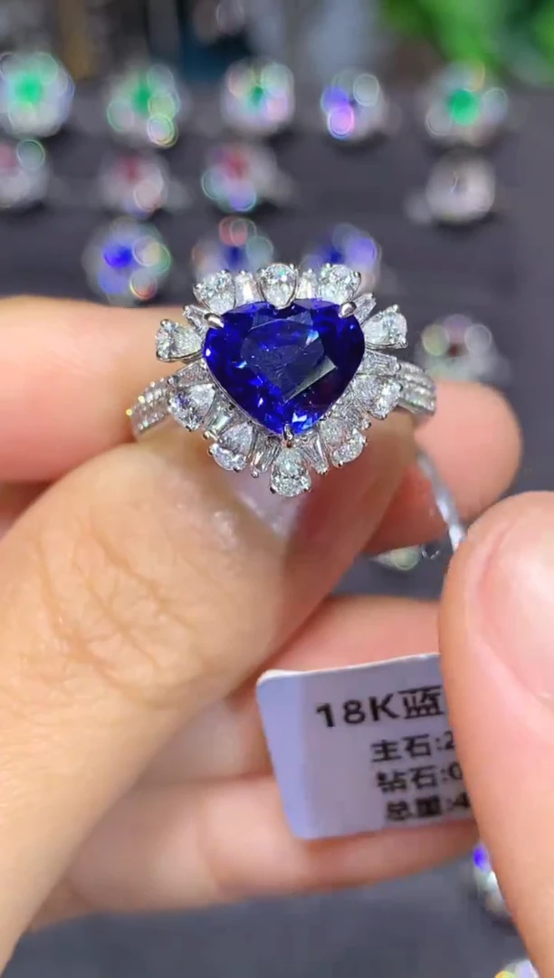 戒指蓝宝石18K金镶嵌2.8CT