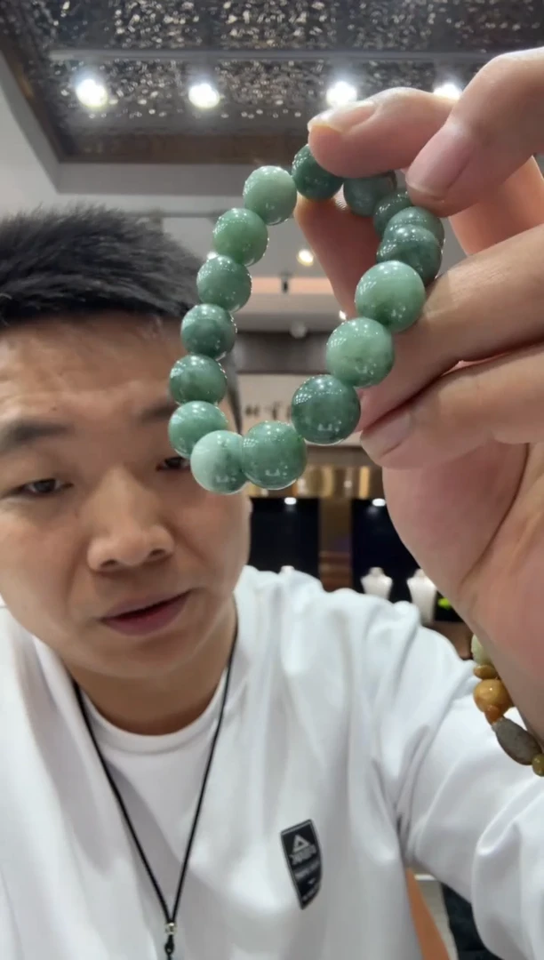 未镶嵌挂件翡翠A货翡翠多样性一件飘绿花圆珠手串