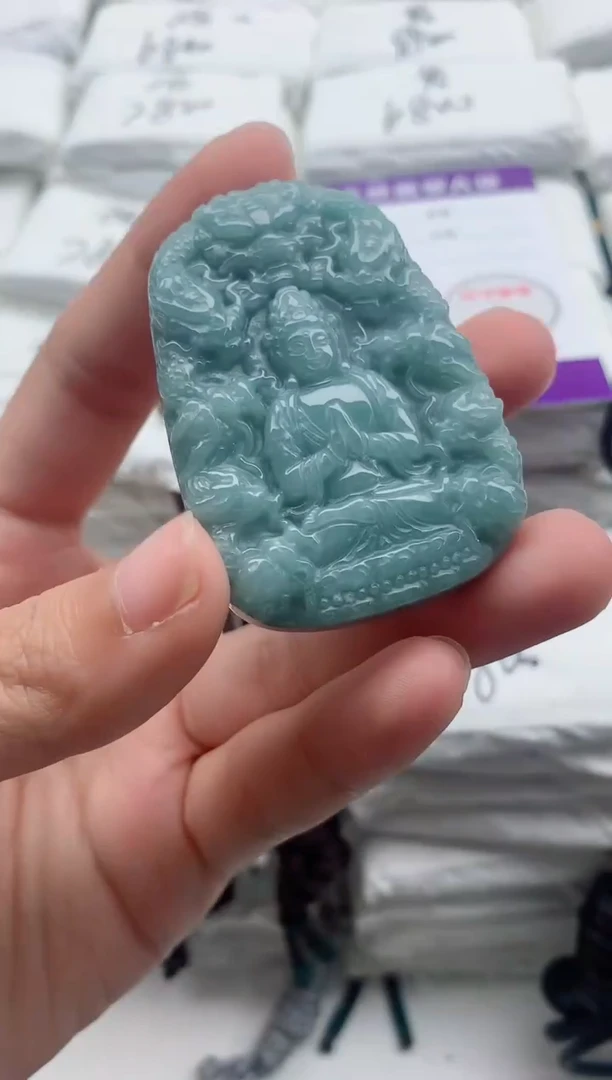 翡翠未镶嵌颈饰··········