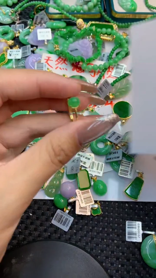 颈饰未镶嵌翡翠1