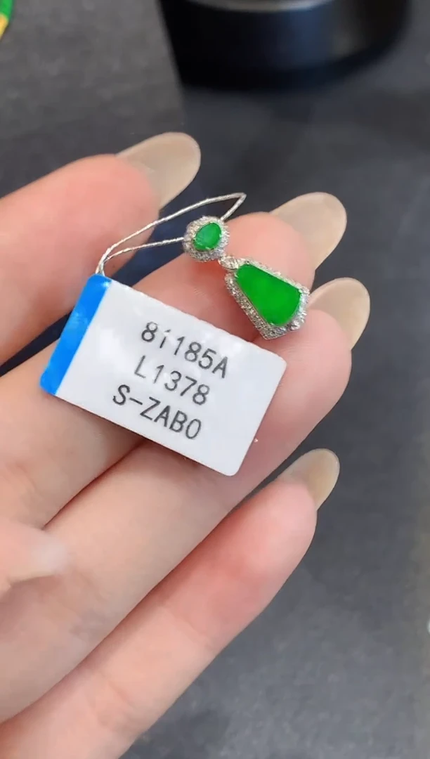 吊坠(不含链)18K金镶嵌翡翠多样性发其一