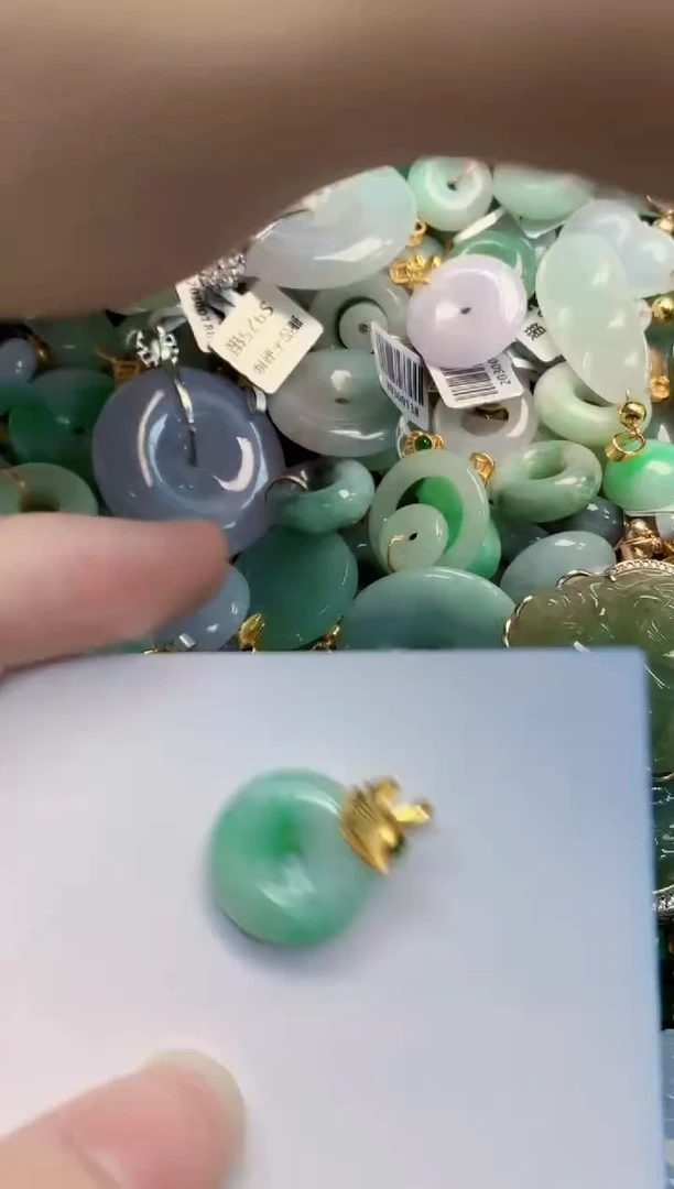 翡翠未镶嵌吊坠(不含链)1