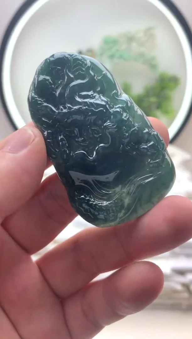 颈饰未镶嵌翡翠龙牌