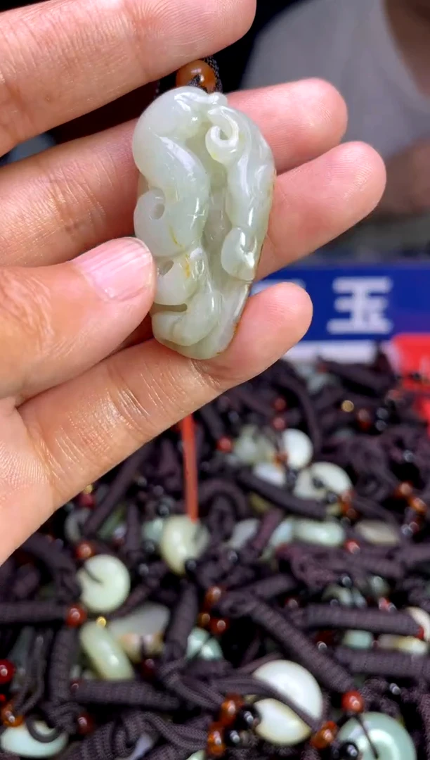 未镶嵌和田玉挂件1