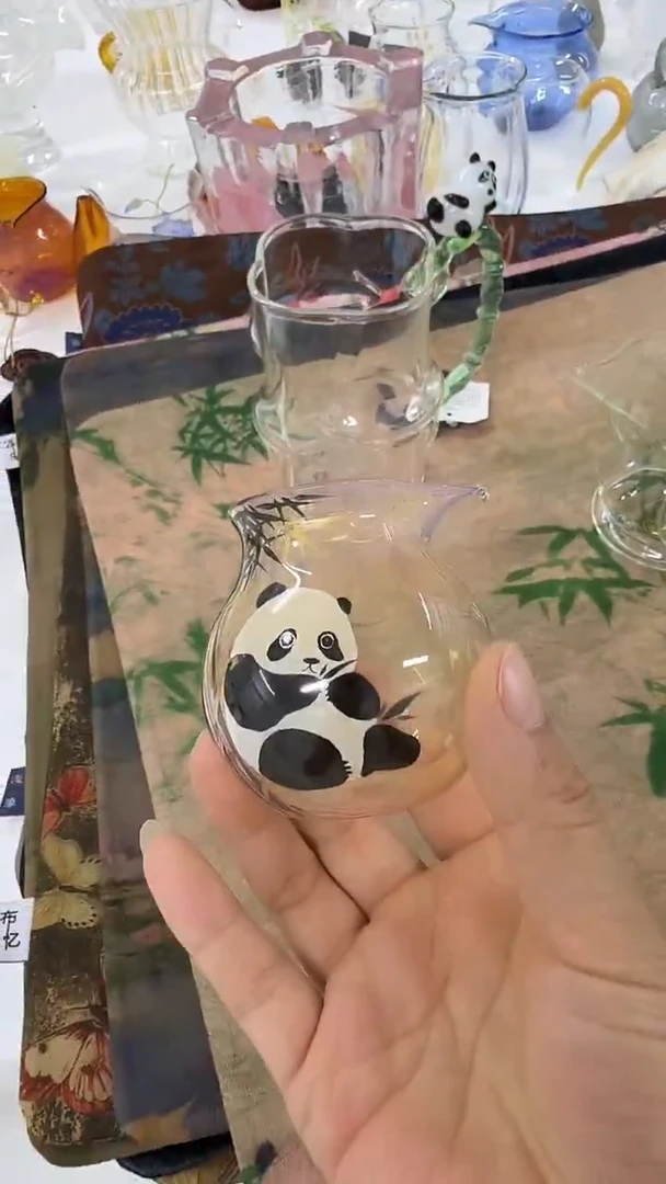 手绘熊猫熏银玻璃公道杯